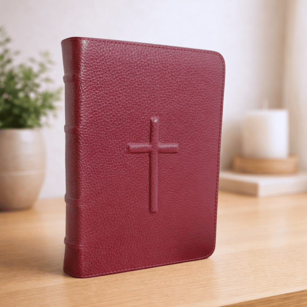 Biblie din piele, marime medie, vișinie, simbol cruce in relief, fermoar, index, margini aurii, cuv. lui Isus cu rosu [057 PFI]